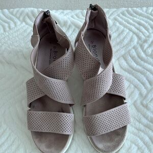 Blondo Women's Blush Perforated Sandals